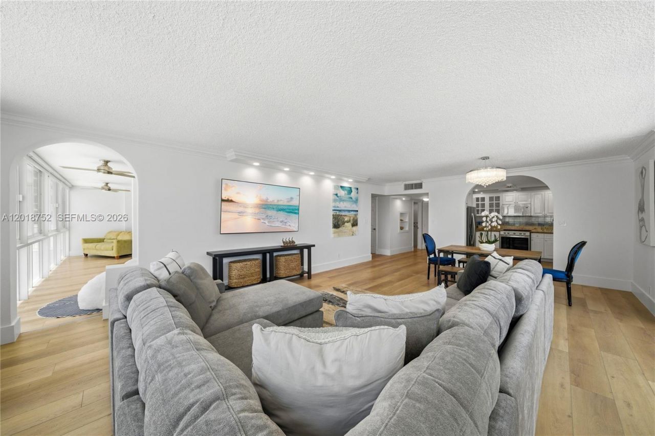 5401 Collins Ave, Unit 102, Miami Beach, FL 33140 Photo