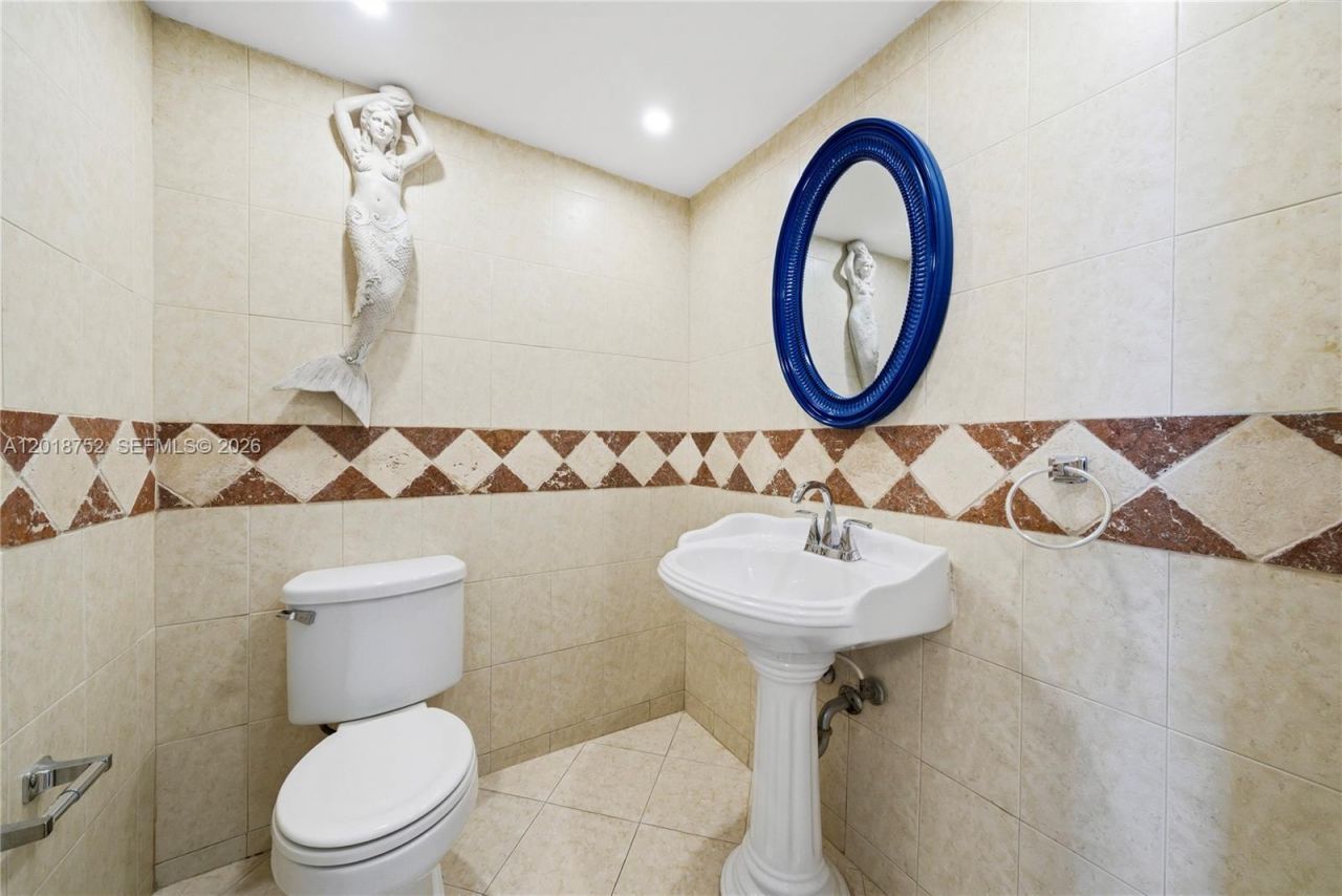 5401 Collins Ave, Unit 102, Miami Beach, FL 33140 Photo