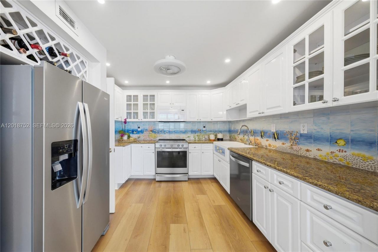 5401 Collins Ave, Unit 102, Miami Beach, FL 33140 Photo