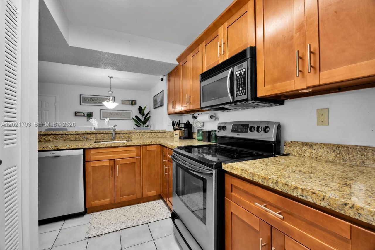 8670 SW 212th St , Unit 307, Cutler Bay, FL 33189 Photo