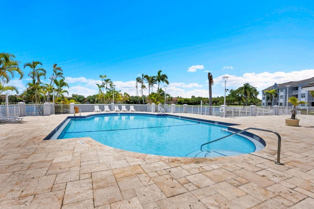 8670 SW 212th St , Unit 307, Cutler Bay, FL 33189 Photo