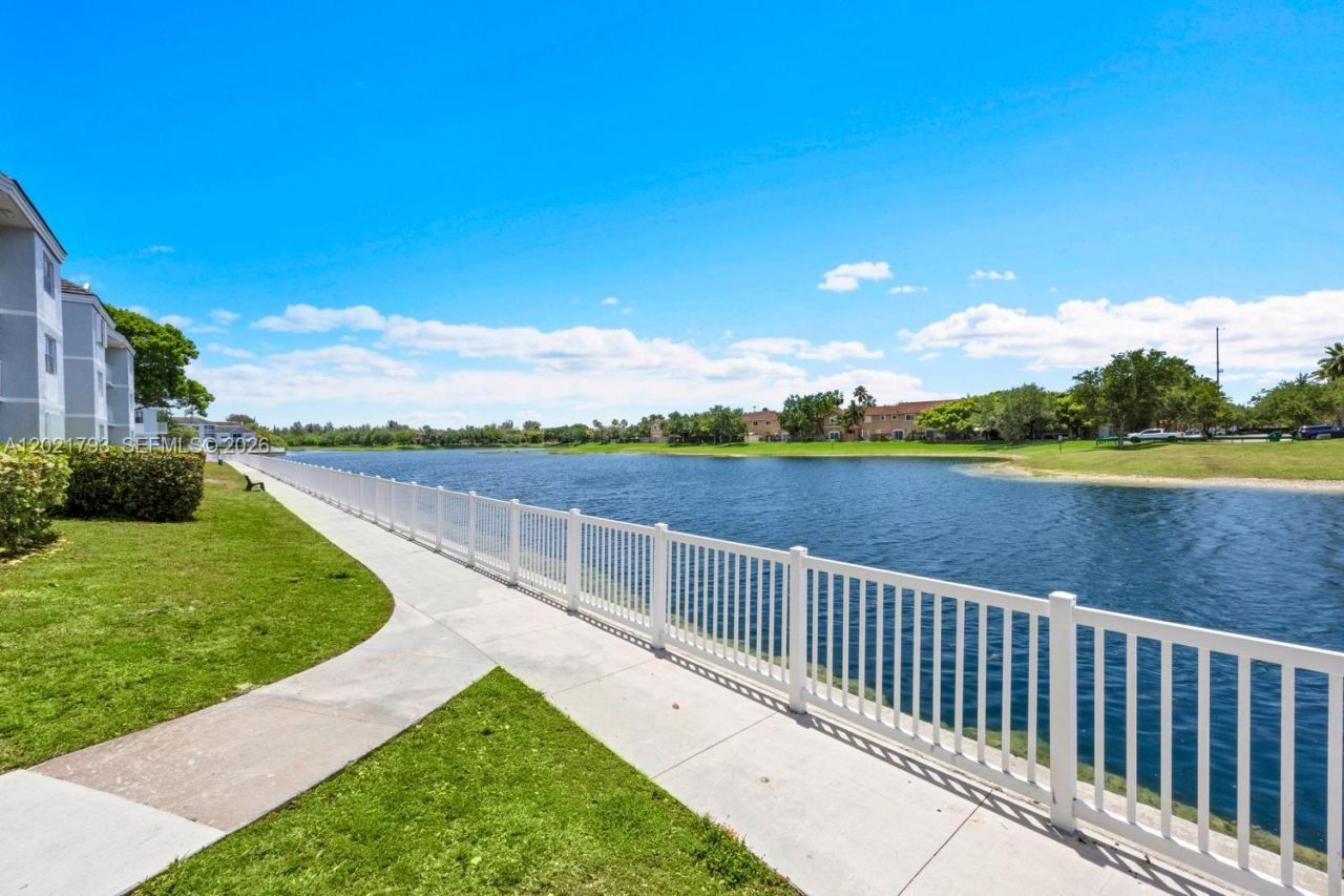 8670 SW 212th St , Unit 307, Cutler Bay, FL 33189 Photo