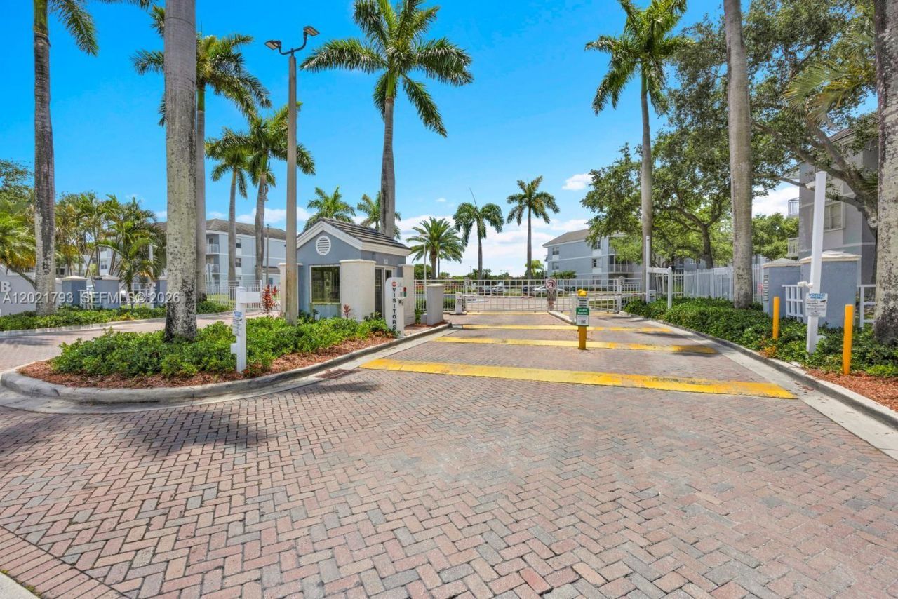 8670 SW 212th St , Unit 307, Cutler Bay, FL 33189 Photo