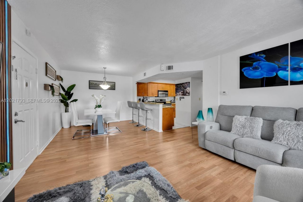 8670 SW 212th St , Unit 307, Cutler Bay, FL 33189 Photo
