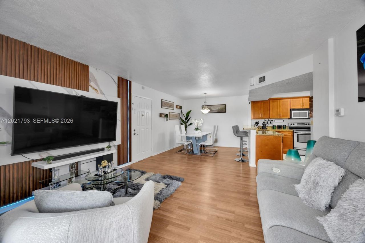 8670 SW 212th St , Unit 307, Cutler Bay, FL 33189 Photo
