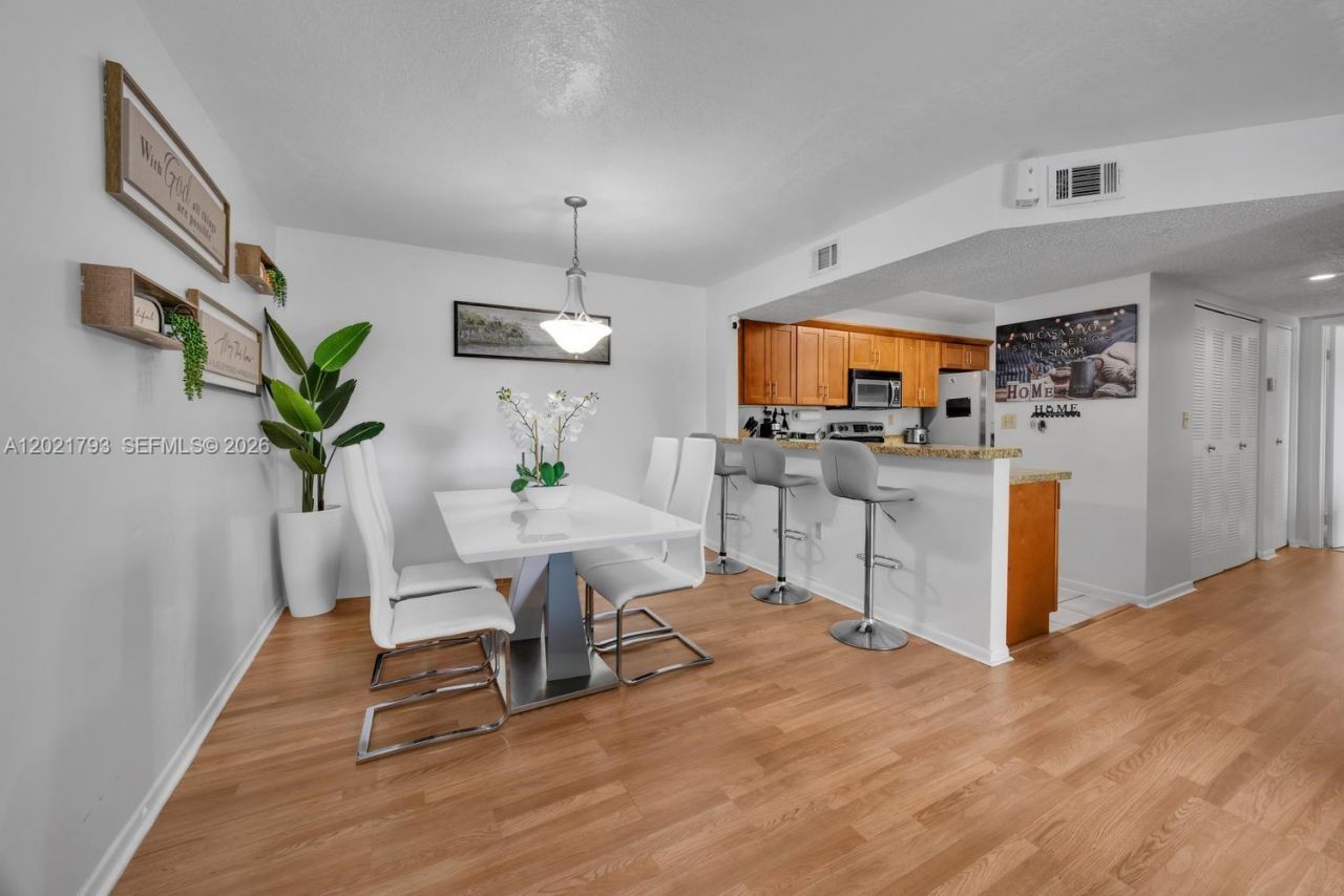 8670 SW 212th St , Unit 307, Cutler Bay, FL 33189 Photo