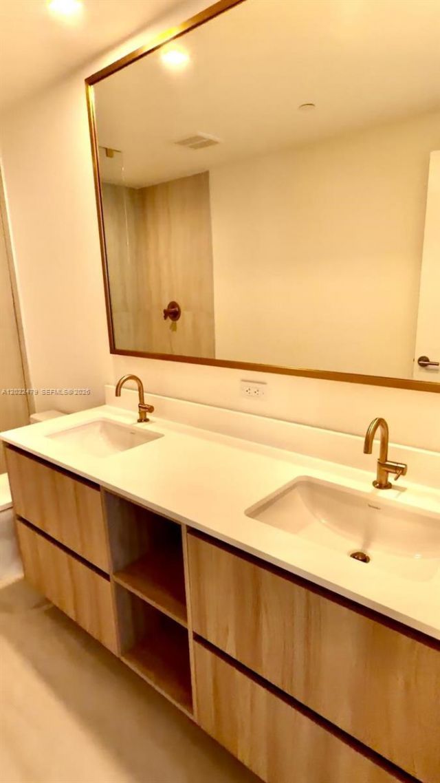 77 SE 5st, Unit 2306, Miami, FL 33131 Photo