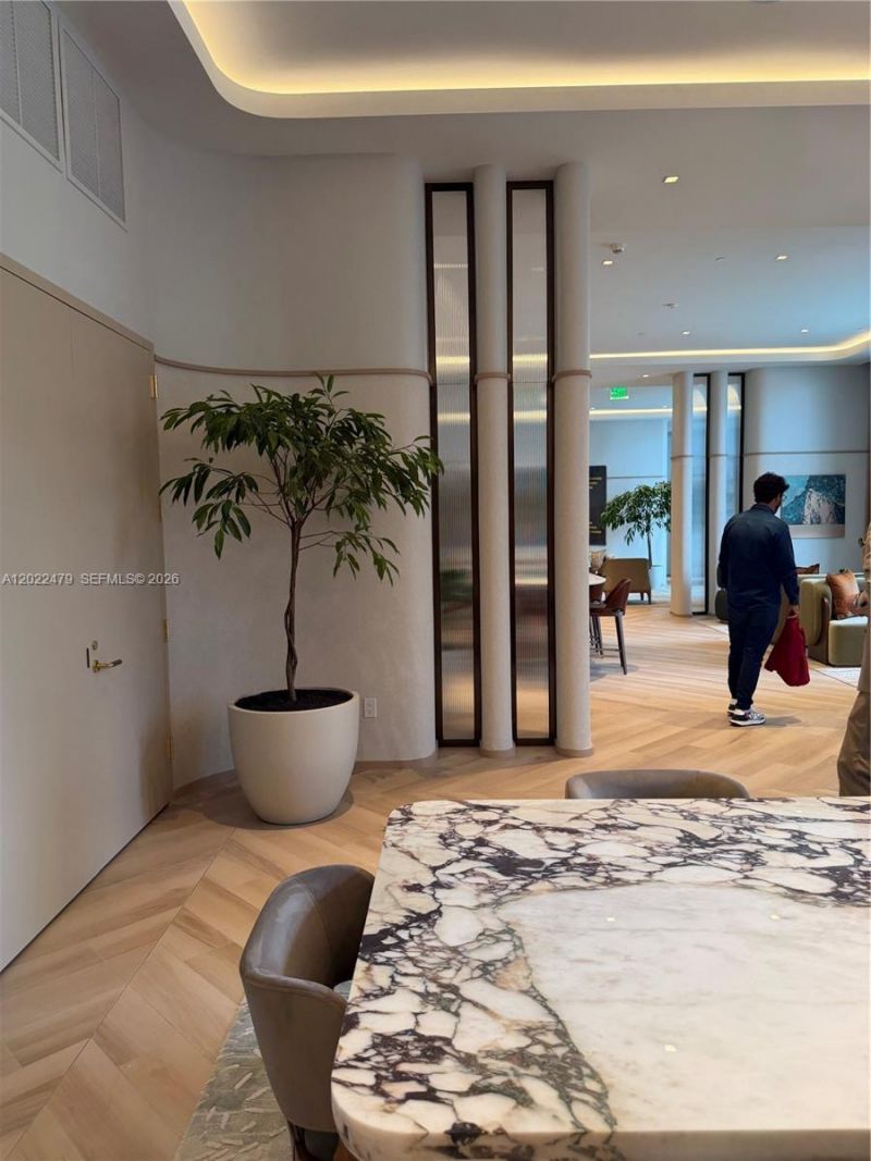 77 SE 5st, Unit 2306, Miami, FL 33131 Photo