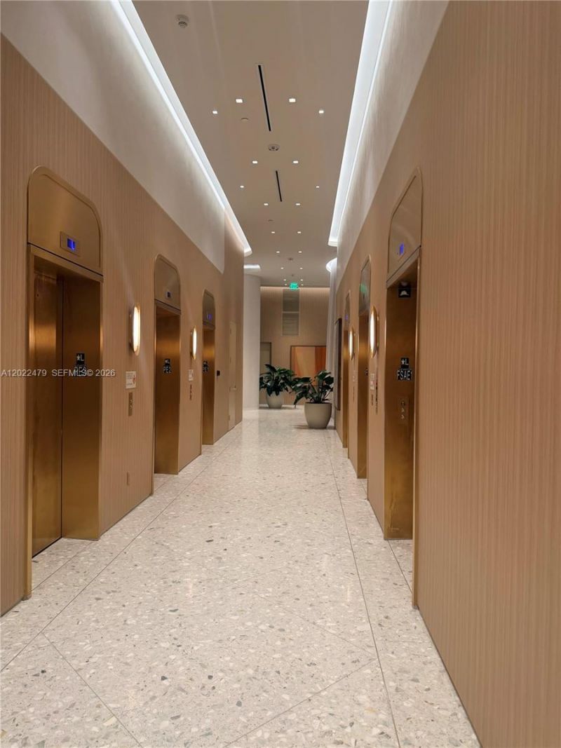 77 SE 5st, Unit 2306, Miami, FL 33131 Photo