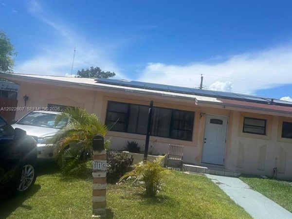115 NE 193rd St , Miami, FL 33179