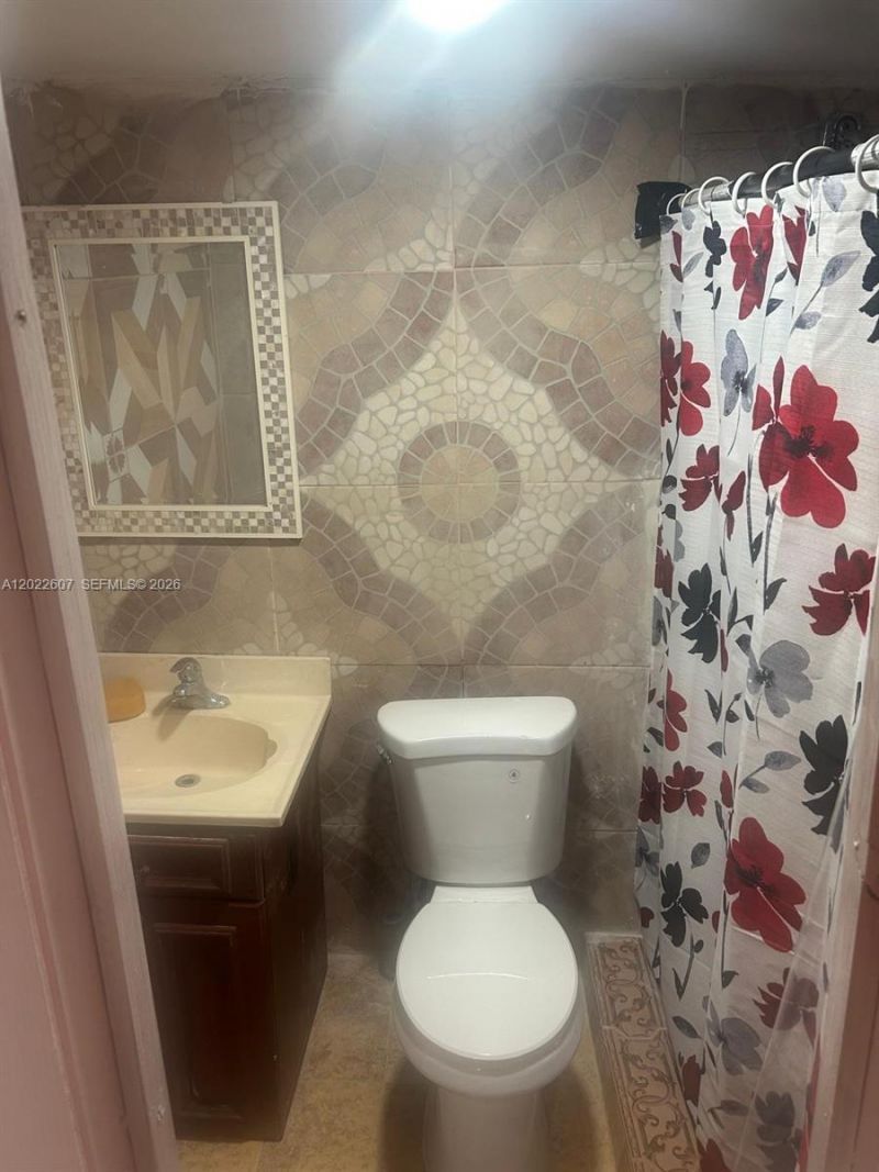 115 NW 193rd St, Miami, FL 33169 Photo