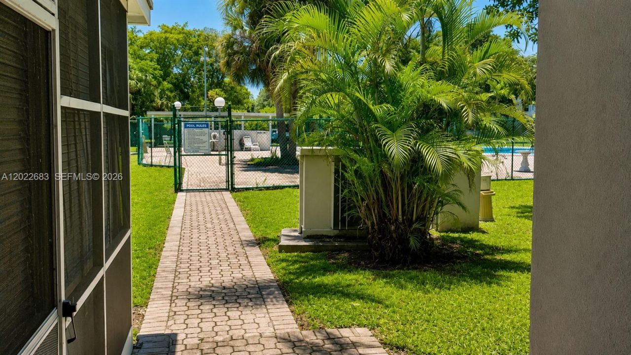 447 NE 195th St , Unit 117, Miami, FL 33179 Photo