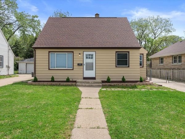 4944 N 91st St, Milwaukee, WI 53225