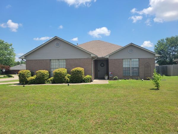 920 Crestliner Dr, Conway, AR 72034