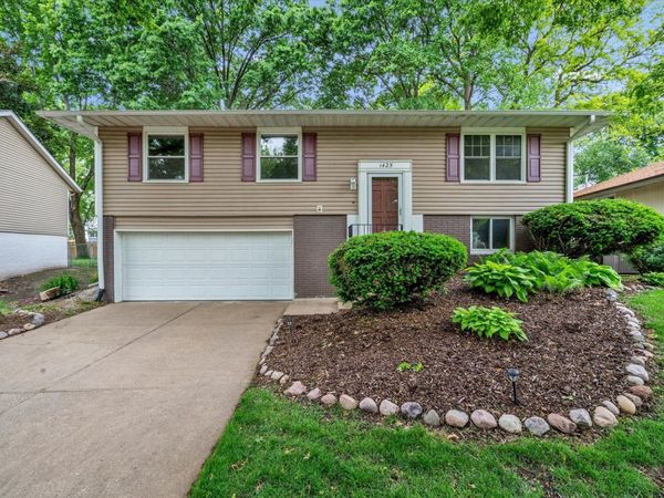 1425 W 54th Street, Davenport, IA 52806