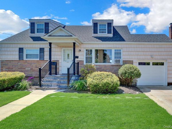 202 N Kings Avenue , Massapequa, NY 11758