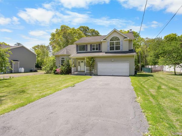 49 Kingsland Avenue, Shirley, NY 11967