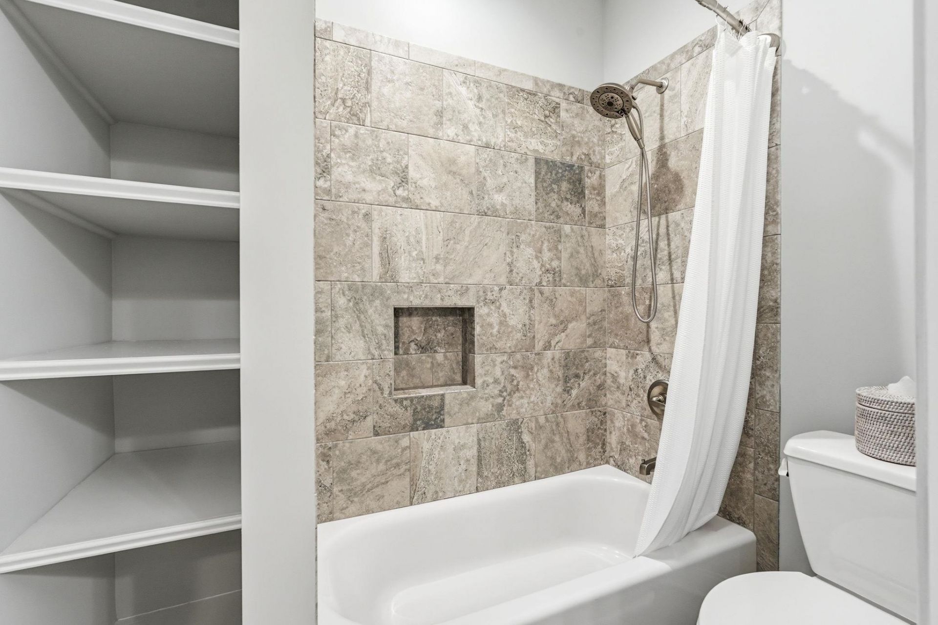 9486 Carrington Dr. Photo 28
