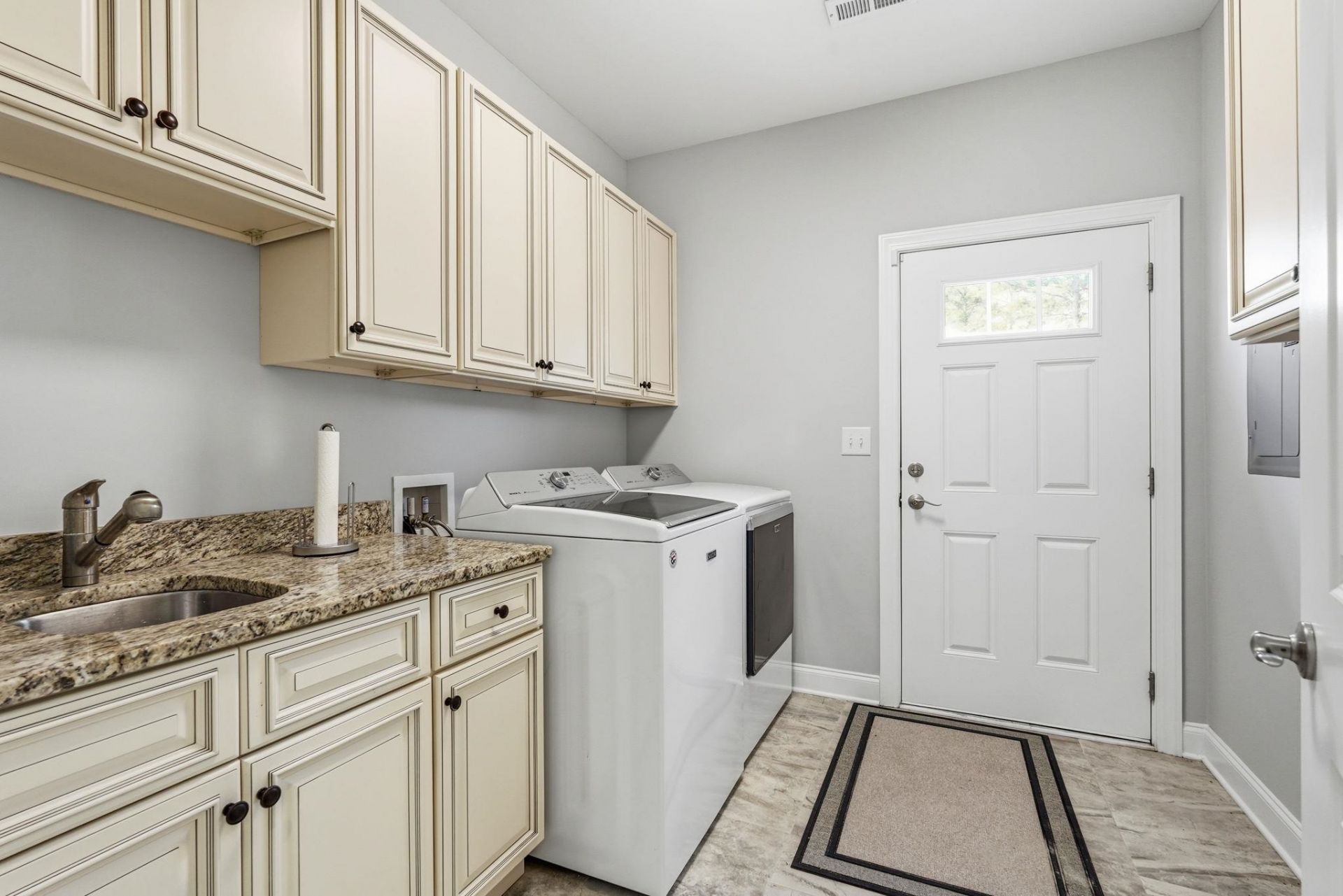 9486 Carrington Dr. Photo 32