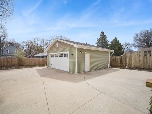 3821 8th Place, Des Moines, IA 50313