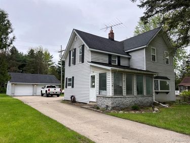 25 W Hunters Creek Road, Lapeer Twp, MI 48446