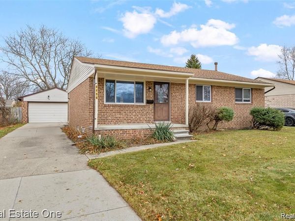8456 Robindale Avenue, Dearborn Heights, MI 48127