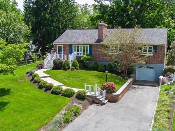 272 OVERBROOK DRIVE , NEWTOWN SQUARE, PA 19073