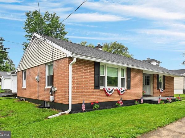 106 E SECOND AVENUE, LITITZ, PA 17543