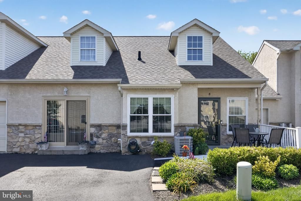 8 STUART DRIVE, NORRISTOWN, PA 19401