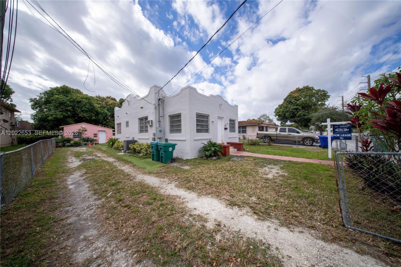 2744 SW 16th Ter , Miami, FL 33145 Photo