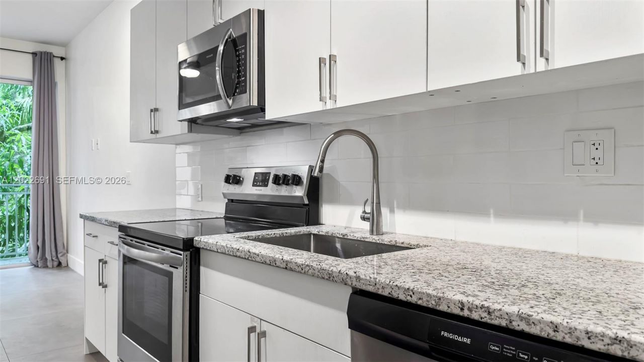 1536 NW 15th Ave , Unit 203, Miami, FL 33125 Photo