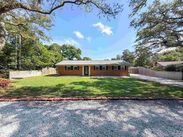 220 Cordoba St, Gulf Breeze, FL 32561