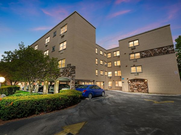 5220 Oakton Street , Unit 103, Skokie, IL 60077