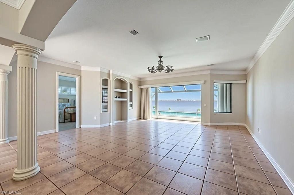 5727 Riverside Dr, Cape Coral, FL 33904 Photo