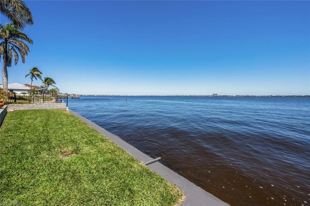 5727 Riverside Dr, Cape Coral, FL 33904 Photo