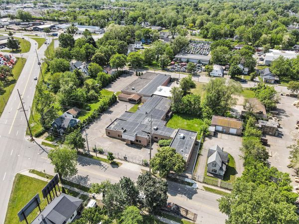 1206 E Crosstown Parkway, Unit Entire bld, Kalamazoo, MI 49001