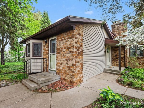 2579 Knightsbridge Road SE, Grand Rapids, MI 49546