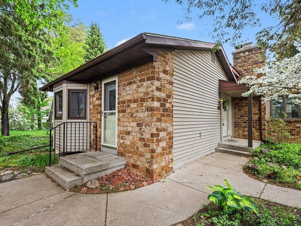 2579 Knightsbridge Road SE, Grand Rapids, MI 49546