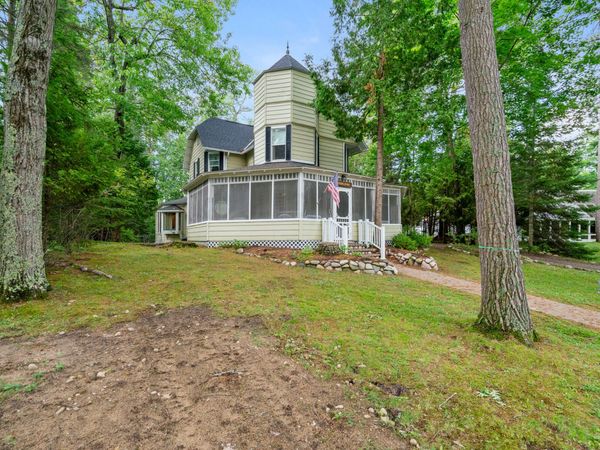6378 Hillside Avenue, Indian River, MI 49749