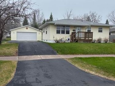 74 Edison Boulevard, Silver Bay, MN 55614