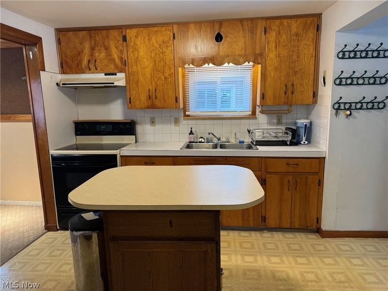2160 Ingersoll Drive, Akron, OH 44320 Photo 13