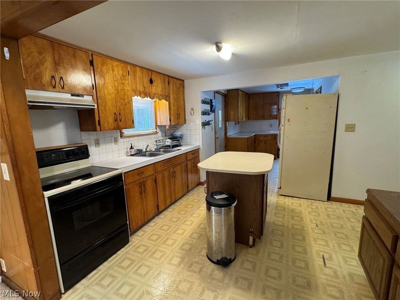 2160 Ingersoll Drive, Akron, OH 44320 Photo 17