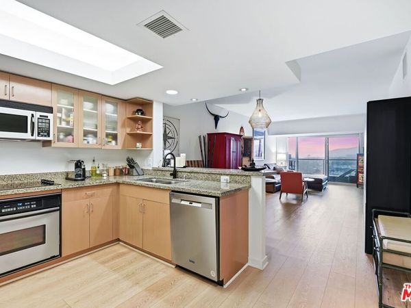 13700 Marina Pointe Drive, Unit 1510, Marina Del Rey, CA 90292