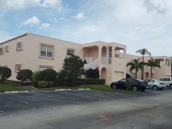 2082 SE Wild Meadow Circle, Port St. Lucie, FL 34952