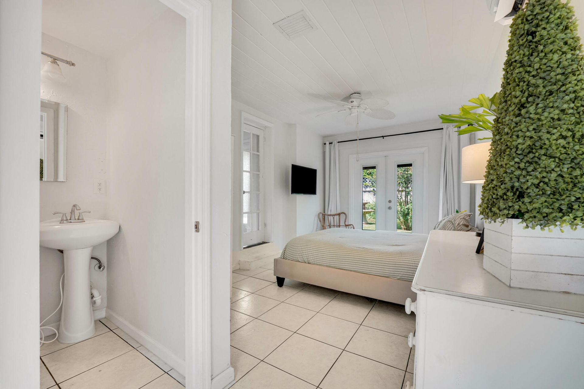 1236 NE 13th Avenue, Fort Lauderdale, FL 33304 Photo