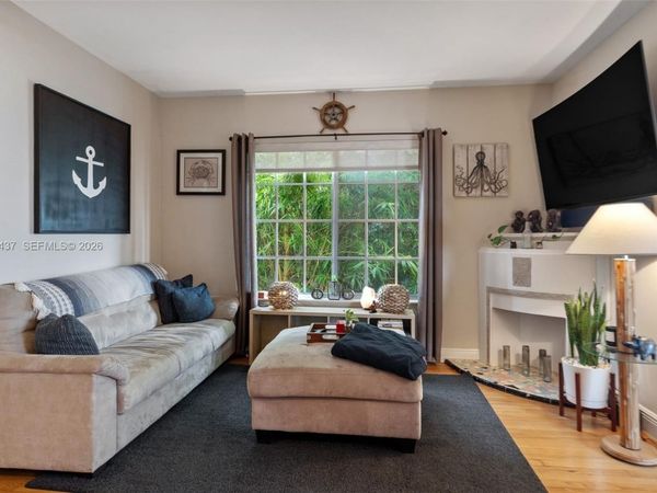 936 Pennsylvania Ave , Unit 205, Miami Beach, FL 33139