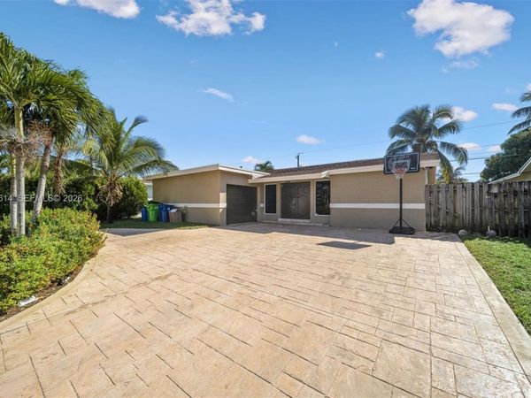 9650 NW 24th St , Sunrise, FL 33322