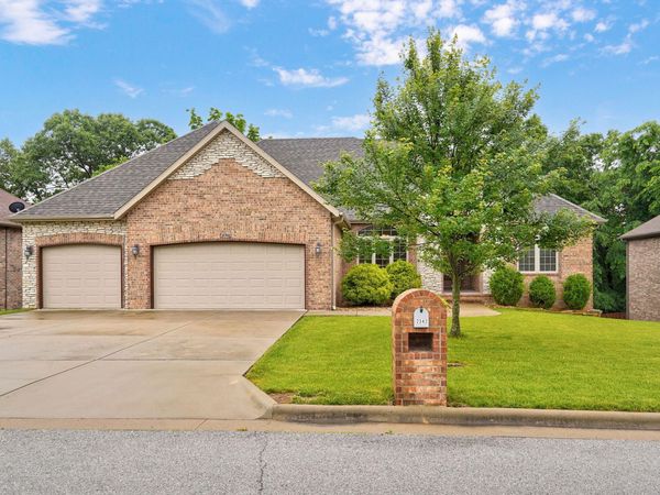 2342 W Darby Street , Springfield, MO 65810