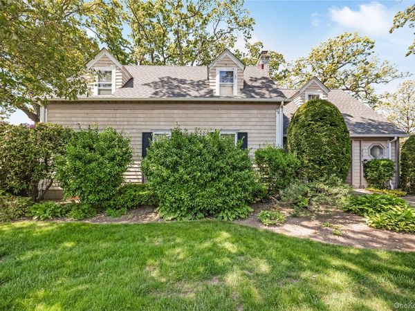 215 Melville Road , Farmingdale, NY 11735