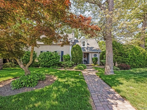 215 Melville Road , Farmingdale, NY 11735